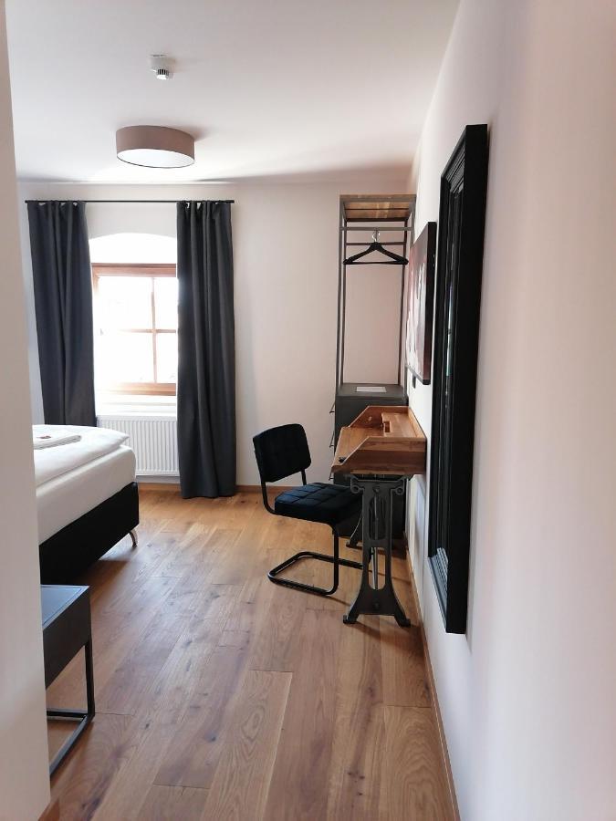 Hotelgasthof Kirchenwirt Schierling エクステリア 写真