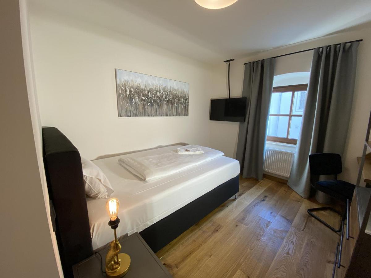 Hotelgasthof Kirchenwirt Schierling エクステリア 写真