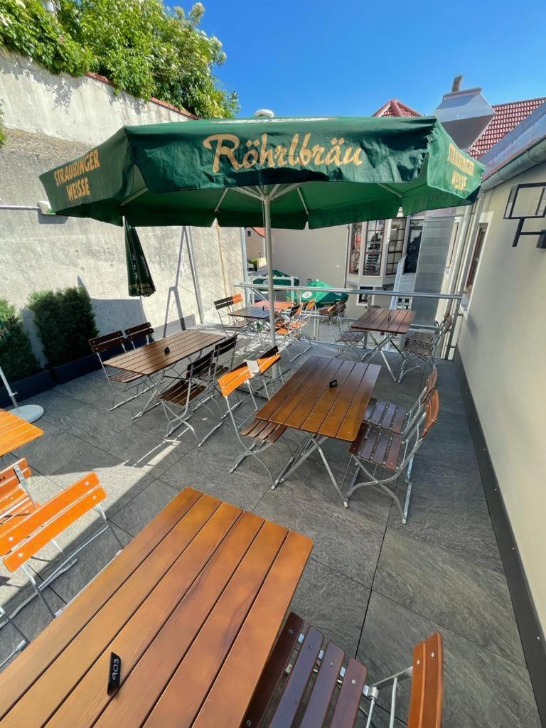 Hotelgasthof Kirchenwirt Schierling エクステリア 写真